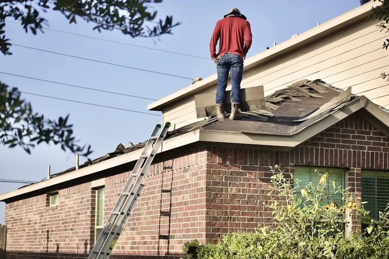Professional roofer working on a residential roof in Lyon